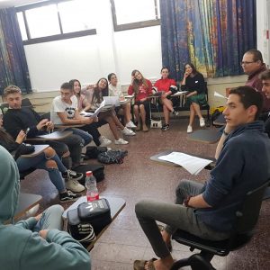 תלמידי אולפנת אורט שלהבת בשוהם במפגש דתיים – חילוניים באוניברסיטת בר אילן
