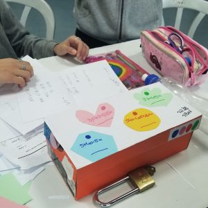 תלמידי OSOS בחט”ב אורט דפנה בקרית ביאליק מפעילים ארגזי בריחה בבתי ספר בעיר