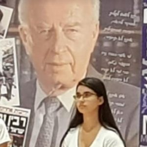 תלמידת אורט מרגשת בשיר שכתבה ליום הזיכרון לרצח רבין