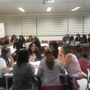 הורי, תלמידי וצוותי החינוך באורט עירוני ד’ במודיעין במהלך לקידום היזמות בביה”ס