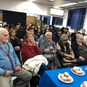 תלמידי תכנית מחוברים באורט רחובות בהדלקת נר חנוכה עם ניצולי שואה