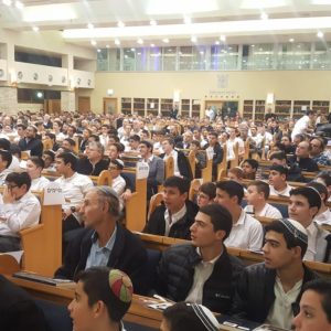 שר החינוך, רפי פרץ, מברך את תלמידי מדרשית אורט נועם בכפר סבא לסיום מסכתות