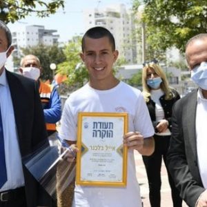 תלמיד אורט הנרי רונסון באשקלון, זוכה להוקרה על יוזמתו להדפסת מסכות