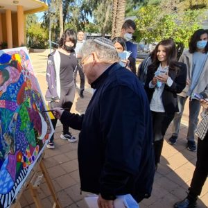 מנכ”ל אורט, צבי פלג, בביקור בבתי ספר של אורט בעיר כ”ס