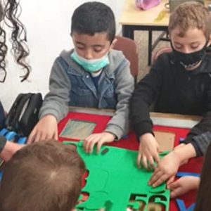 תלמידי אורט סאג’ור במיזם חונכות מתמטיקה לתלמידי יסודי