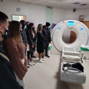 סטודנטים להנדסאות מכשור רפואי במכללת אורט בראודה בסיור בביה”ח האנגלי בנצרת