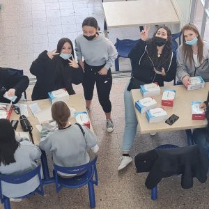 תלמידי אורט ישראל מתגייסים לסייע למערך בדיקות הקורונה בביה”ס ובקהילה