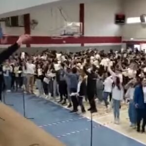 “יחד זה הזמן ביחד…” – אורט גוטמן בנתניה עם מסר לאחדות בקולולם לשירו של שפשף
