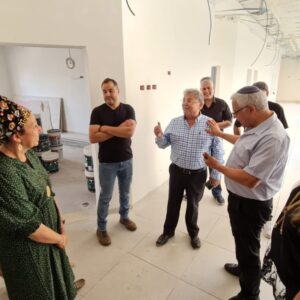 מנכ”ל רשת אורט וראש עיריית בית שאן בסיור משותף בישיבת ואולפנת אורט בעיר