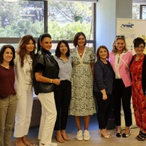 משפחת רונסון בביקור בשלושת בתי הספר של אורט שלהקמתם תרמה לפני 30 שנים