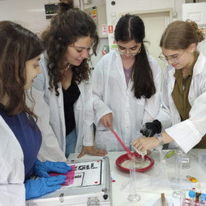 למידה חוויתית באורט רבין גן יבנה – חדר בריחה בנושא כימיה לתלמידי המגמה