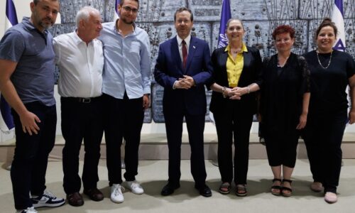 גאוה אורטית! פרס ון ליר לעבודות גמר מצטיינות במדעי הרוח העונק לתלמיד אורט אבין ר”ג