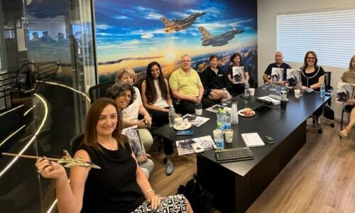 צוות המכון לחדשנות במנהל למו"פ ולהכשרה באורט בביקור במיזם “הטייסת”