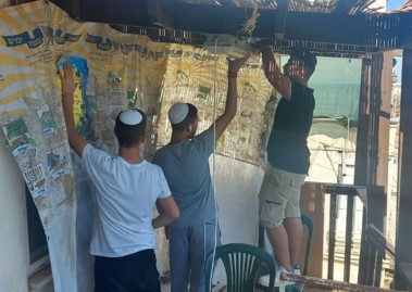 תלמידי אורט בכל הארץ הובילו בנית סוכות ברחבי הערים ואירועי הקפות בקהילה
