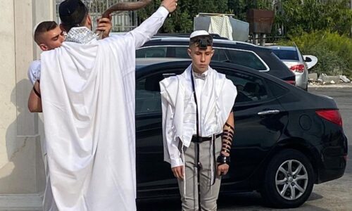 מחווה מרגשת – מורה ותלמידיה התגייסו להפקת חגיגית בר מצווה לתלמיד באורט במעלה טבריה