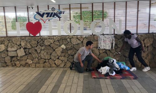 מתלבשים על זה – מיזם קיימות של אורט להעלאת המודעות למחירים שגובה תעשיית האופנה