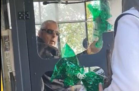 אומרים די לאלימות! תלמידי אורט בטבריה במחווה מרגשת לנהגי האטובוסים