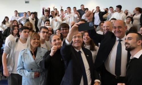 נשיא המדינה באורט שלומי: “פגשתי דור צעיר מרשים ששואל שאלות נוקבות ונותן תקווה לעתיד”