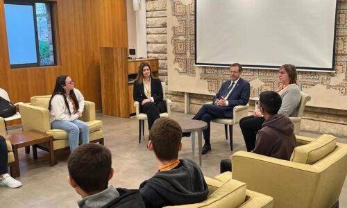תלמידי אורט גוטמן נתניה בבית הנשיא – שיח על משבר האקלים והאלימות ברשת