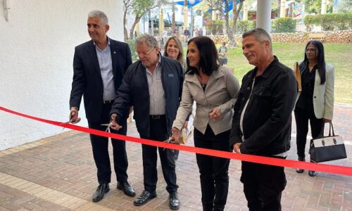מנכ”ל אורט וראש מועצת חצור הגלילית בחנוכת בנין חיל אויר באורט ע”ש אברט