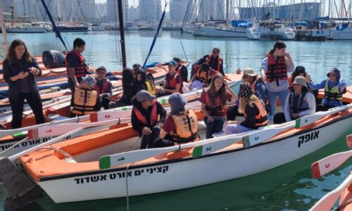 בסירה אחת – תלמידי אורט רחובות חברו לתלמידי אורט קציני ים באשדוד למבצע ניקוי חופים