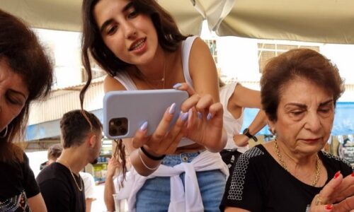 מועדון גלישה – תלמידי אורט מחזקים את הקשר עם הגיל השלישי באמצעות צילום אומנותי