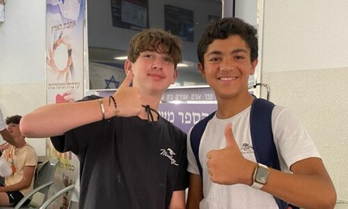 קליבלנד פינת בית שאן – תלמידי אורט אמירים מתרגלים אנגלית במפגש עם בני נוער מארה”ב