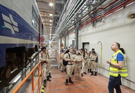 עולים על הרכבת – שוחרי אפרידר רונסון באשקלון בסיור במוסך הרכבות של חברת SIEMENS