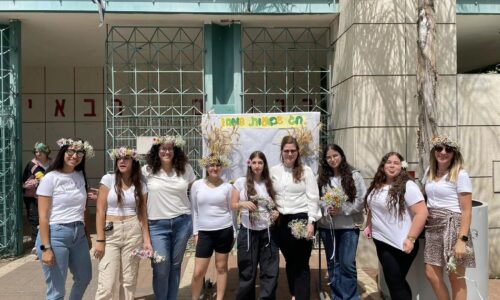 הגענו לביכור – חגיגות ופעילויות יחודיות לשבועות בבתי הספר של אורט