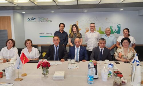 אנשי ממשל מקירגיזסטן בביקור באורט – מתרשמים ממודל החינוך הטכנולוגי וההכשרות המקצועיות