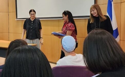 ״ארגז כלים לאזרחות טובה״ – תלמידי הקריה למנהיגות ולמדעים אורט לוד בטקס סיום בביה”מ העליון
