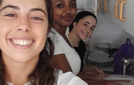 תלמידי אורט אדיבי באשקלון ניצלו את חופשת החג לשיפוץ דירת חיילים בודדים