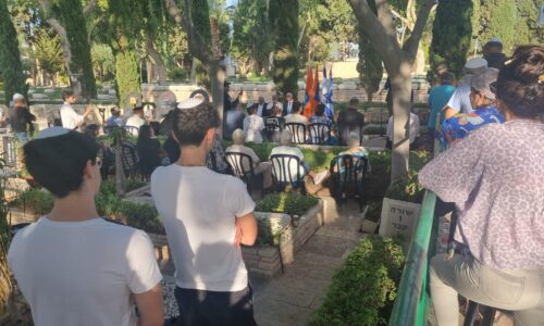 50 שנה למלחמת יום הכיפורים – תלמידי אורט ליבוביץ נתניה מניחים זרי זכרון על קברי בני העיר