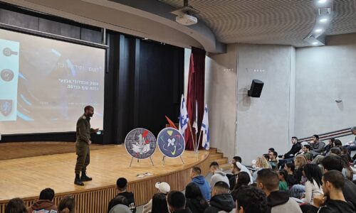 על רקע מלחמת חרבות ברזל – בתי הספר באורט מלווים את בני הנוער בהכנה לקראת גיוסם לצה”ל