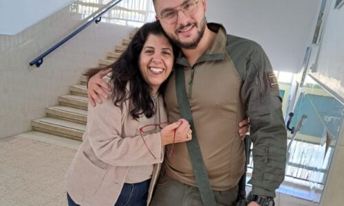 רשת שהיא משפחה! בוגרים ואנשי חינוך שעלו על מדים ב-7.10 מתקבלים בהתרגשות בבתי הספר באורט