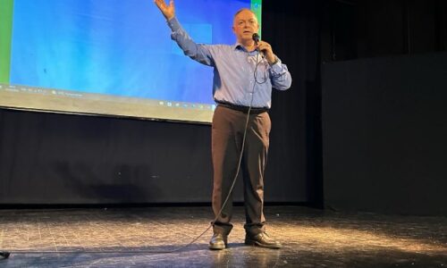 תא״ל פיני יונגמן, מנכ״ל חטיבת הגנה אוירית ברפא״ל פותח את שבוע היזמות והחדשנות באורט כרמים