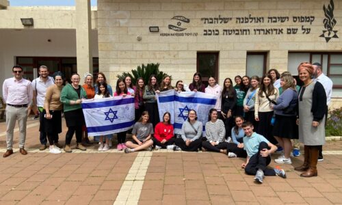 מסבירים צעירים – אולפנת אורט שלהבת מארחת בני נוער מקהילת ״הברון הירש״ מארה״ב