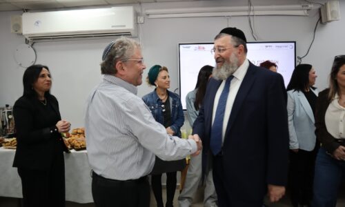 מנכ”ל אורט, צבי פלג, מלווה את שר העבודה וצוות המשרד בביקור באורט בית הערבה בירושלים
