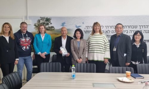 שגרירת טיוואן בישראל בביקור באורט חולון – מתרשמת מהעשייה החינוכית המגוונת והחדשנית