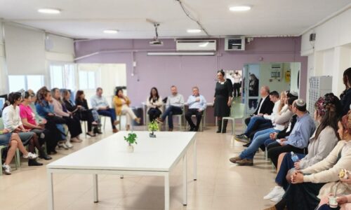 מנכ”ל אורט, צבי פלג, בליווי מנכ”ל אורט הנכנס ומטה הרשת, בביקור באורט גרוס ובאולפנה בקרית גת