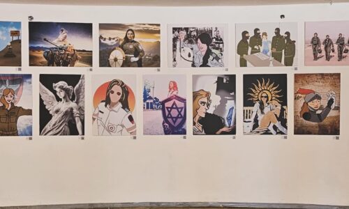 “חזקות מהרוח” – תלמידי אורט גוטמן בנתניה בתערוכה בנושא הנשים שבחזית הלחימה והעורף