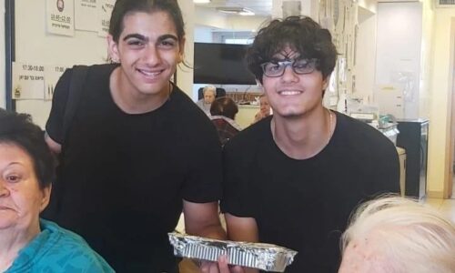 מי בא לביכור, כמה שמות יש בעצם לחג השבועות? ואיך זה קשור לתלמידי אורט שבחרו לחגוג בנתינה(!) לקהילה?