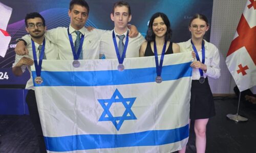 מדליית כסף לתלמיד אורט אבין ר”ג וחבר נבחרת ישראל בפיזיקה באוליפידה הבינלאומית לפיזיקה בגיאורגיה