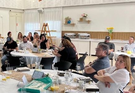 פתיחת שנה בצל המלחמה במעלות תרשיחא – הנהגות העיר ואורט משלבות ידיים למען קידום ילדי העיר