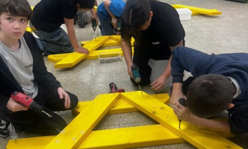 למידה משמעותית באורט יובלי אריאל: חיבור בין MAKERS, אקטיביזם סביבתי וקריאה להשבת החטופים