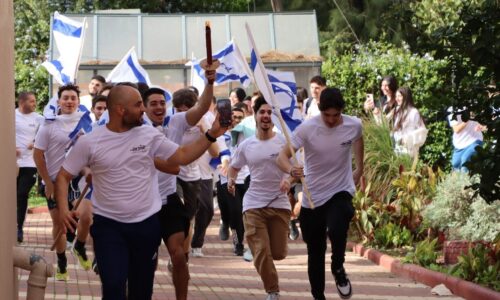 מדליקים את נרות החג בקהילה – “כל אחד הוא אור קטן וכולנו אורט איתן!”
