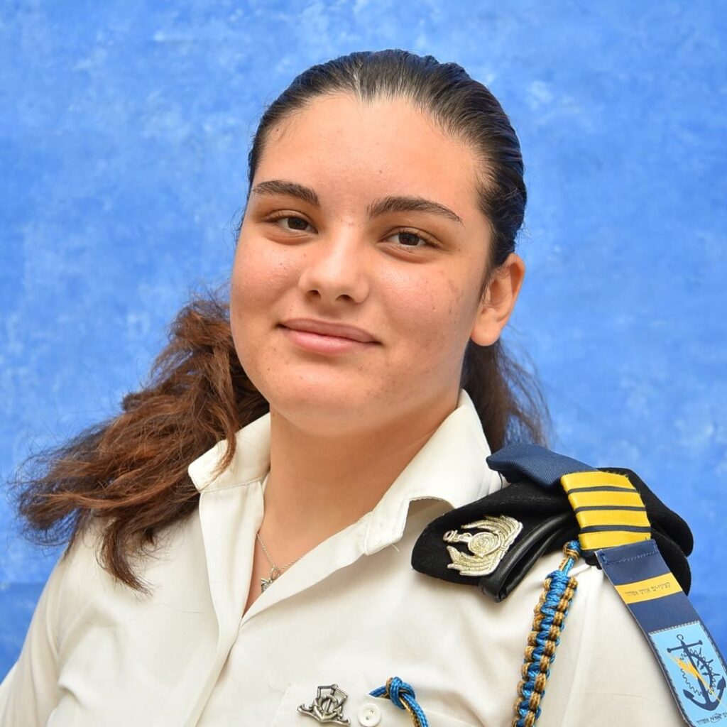 ג'נט, תלמידת י"ב באורט קציני ים אשדוד ומפקדת קדטים