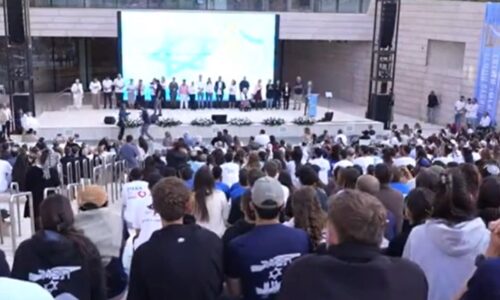 בין 77 מקבלי אות העוז והתקווה של מדרשת עין פרת: מנכ”ל אורט, רז פרויליך; יוסי הרשקוביץ ז”ל; מורה ובוגרי אורט