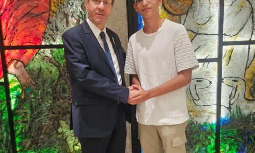 הוא משלנו! יו״ר מועצת הנוער במחוז צפון, מאורט במעלה טבריה, במפגש עם הנשיא בנושא הנוער בצפון